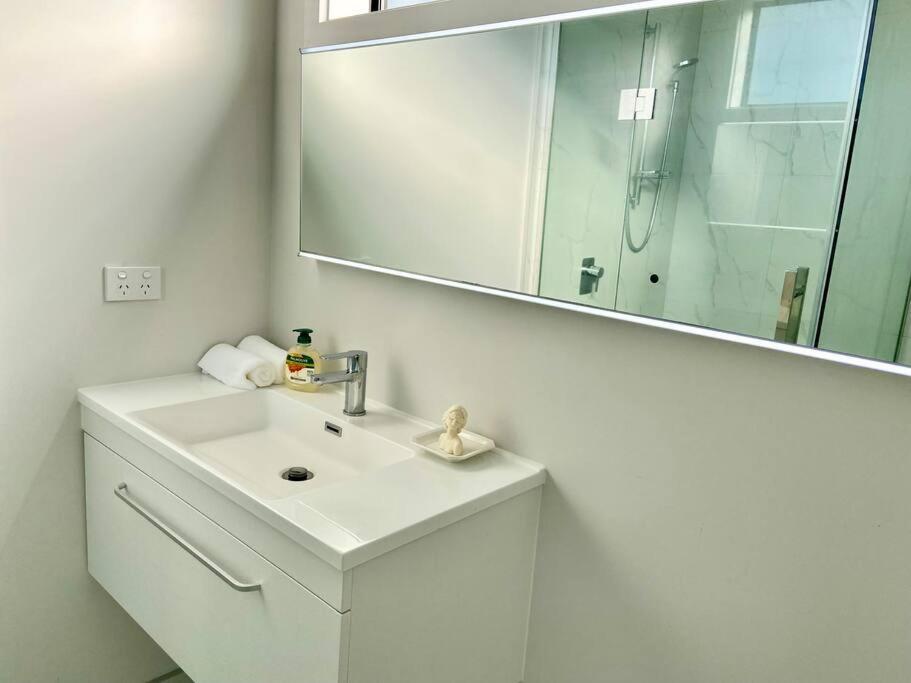 Morden Spacious New House Hamilton Bagian luar foto