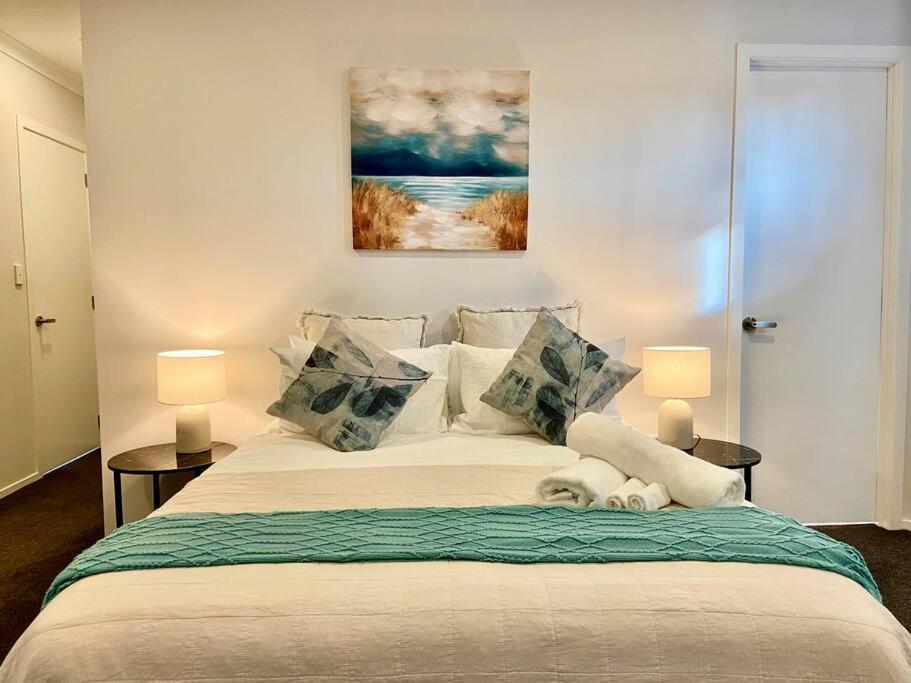 Morden Spacious New House Hamilton Bagian luar foto