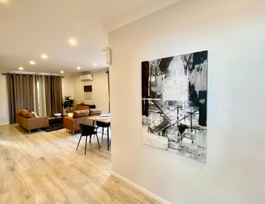 Morden Spacious New House Hamilton Bagian luar foto