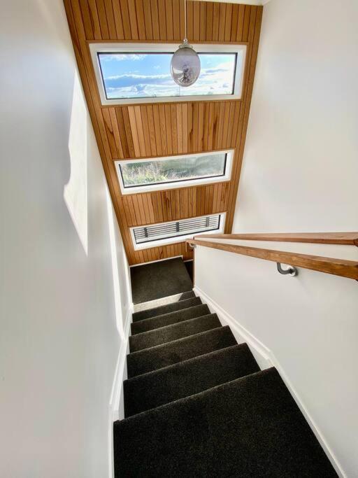 Morden Spacious New House Hamilton Bagian luar foto