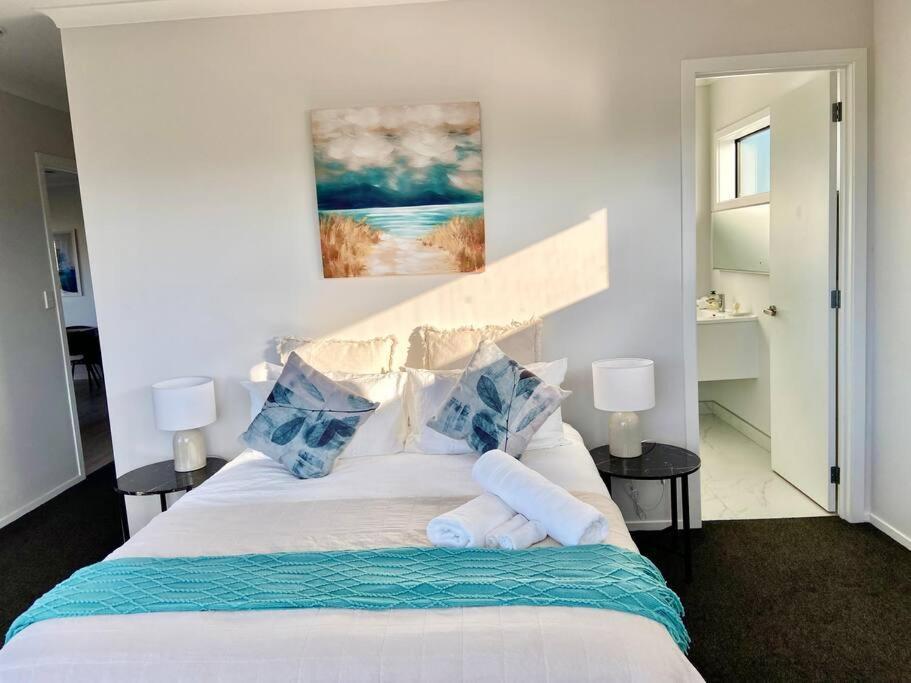 Morden Spacious New House Hamilton Bagian luar foto