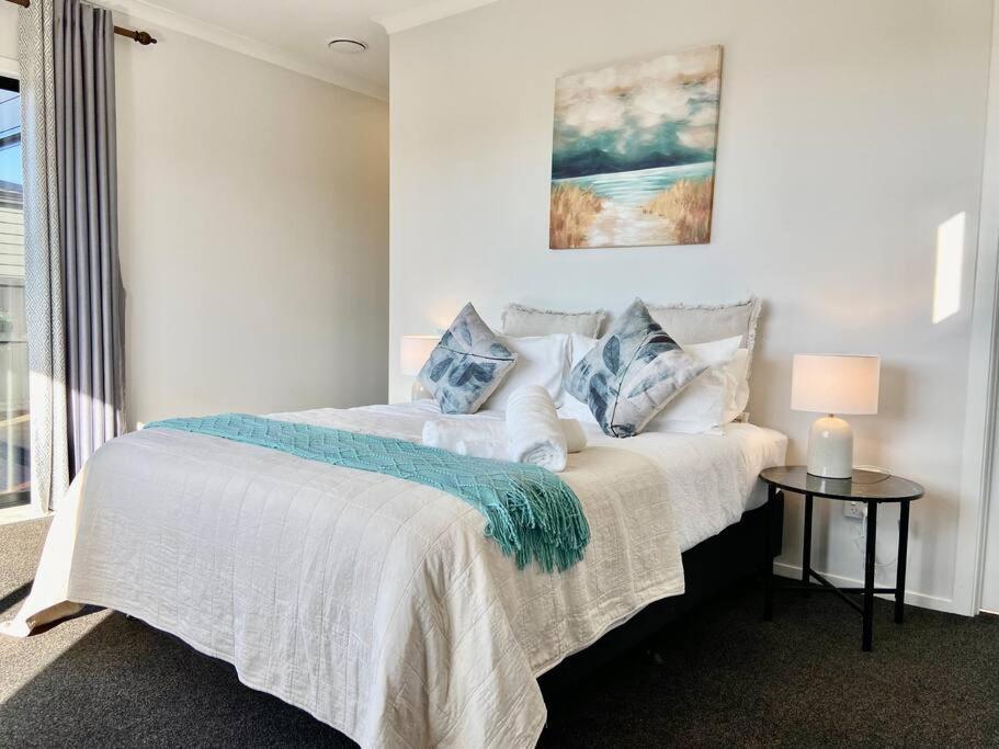 Morden Spacious New House Hamilton Bagian luar foto
