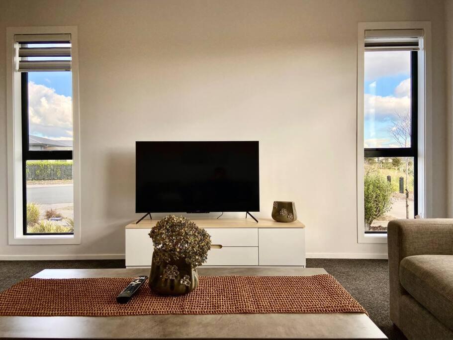 Morden Spacious New House Hamilton Bagian luar foto